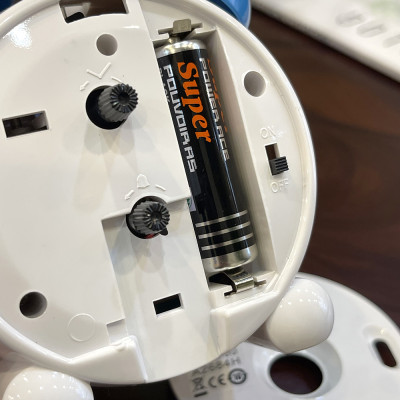 Đồng hồ Rhythm CRA860NR04- Kt 8.6 x 11.3 x 6.0cm, 168g. Vỏ nhựa, dùng PIN.