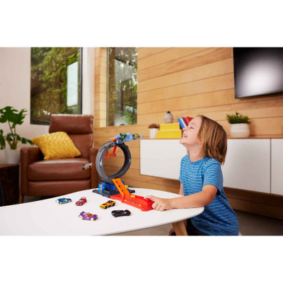 Đồ Chơi Mô Hình City Trạm Lốp Xe Dơi Siêu Đẳng HOT WHEELS HTN78/HDR29