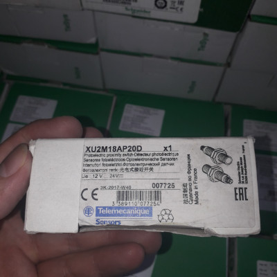 XU2M18AP20D Cảm biến quang phi 18mm, khoản cách Sn 50m Schneider