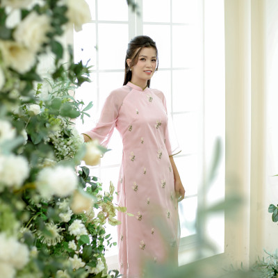 Áo dài cách tân thiết kế hồng tơ 4 tà thêu hoa lá ( size XL )