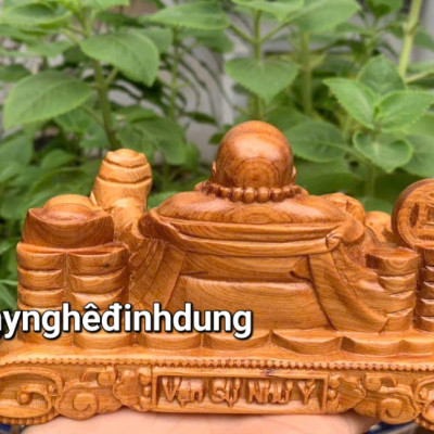 Tượng phật di lặc mini để ôtô bằng gỗ bách xanh thơm nức kt 15x9x9cm 