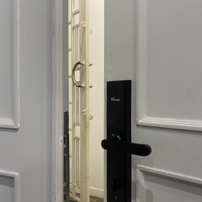 Khóa vân tay thông minh DEMAX SL638 BN