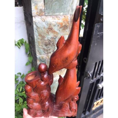Tượng Gỗ Ống Đựng Bút Gỗ Gõ Chạm Hình 2 Con Cá Heo May Mắn TRANG TRÍ VÀ ĐỂ BÚT XINH LẮM cao 36cm x ngang 18cm x sâu 7cm đẹp lạ CÁ HEO BIỂU TƯỢNG SỰ MAY MẮN ạ