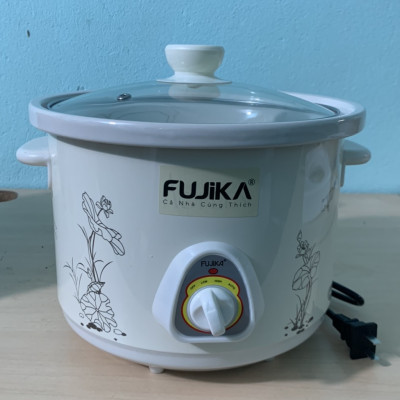 Nồi Kho Cá Thịt 2.5L,Nồi Nấu Chậm,Nồi Nấu Cháo Cho Bé ,Nồi Chưng Yến,Nồi Tiềm Dung Tích 2.5L Năp Kính Fujika KC25 Màu Trắng Họa Tiết-Hàng chính hãng
