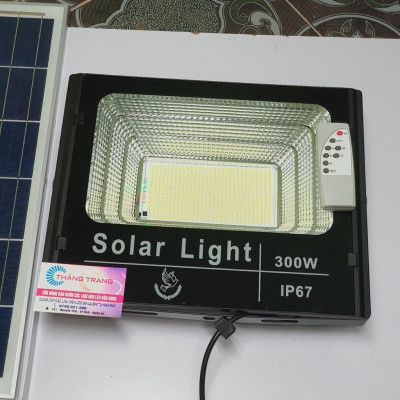 Đèn led pha năng lượng mặt trời 300w IP67 có remote tấm pin rời dây dài 5m 