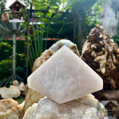 Kim tự tháp vật phẩm phong thủy cho xe hơi NHA SAN T646 Mang bình an, may mắn trên mọi nẻo đường - 1.04kg (8 x 10 cm)