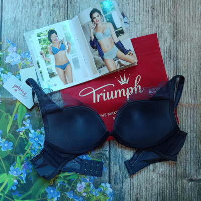Áo lót nữ nâng ngực cúp V Triumph Style Festive WHU DV 7728 có gọng, đệm mút vừa phối viền ren