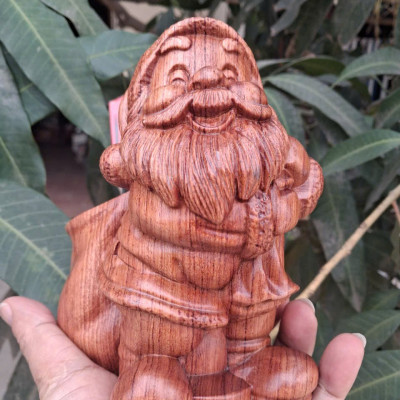 Ống cắm bút khắc ông già nole bằng gỗ hương đá cao 15x11x8cm 