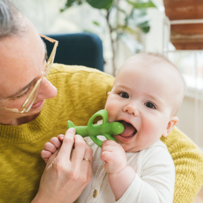 [ TE224 ] Ngậm nướu hình hạt đậu xanh, 100% Silicone - Dr.Brown