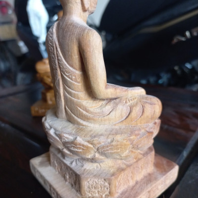 Tượng phật hoàng trần nhân tông bằng gỗ ngọc am kt cao 15×9cm