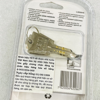 Khóa móc Yeti 6F c/c - 3008 HK chìa kiểu nhật (màu trắng mờ logo vàng đen) vĩ đỏ