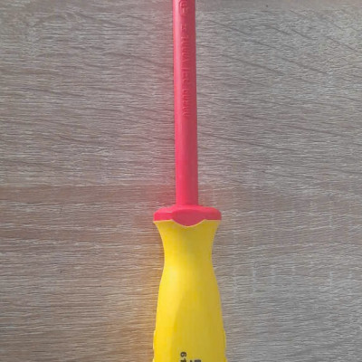 Tua vít vặn đai ốc cách điện 1000V VDE 5mm x 125mm SATA 61405