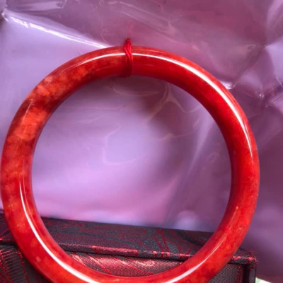 CHIẾC VÒNG SIZE 60MM TO ĐÁ CẨM THẠCH ĐỎ ĐẸP MÀU ĐỎ CAM TƯƠI BÓNG ĐẸP  HỢP MỆNH HỎA THỔ 58KG ĐẾN 69KG