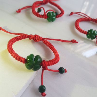 Vòng Đeo Tay Nữ Kiểu Dây Đỏ Cỏ 4 lá Xanh mới lạ đẹp lắm Chất liệu đá cẩm thạch xanh lá cỏ thắt dây kiểu đỏ rẻ đẹp Nữ đeo tay may mắn tăng đưa rút chỉnh theo tay lớn nhỏ được hết đẹp lắm ạ