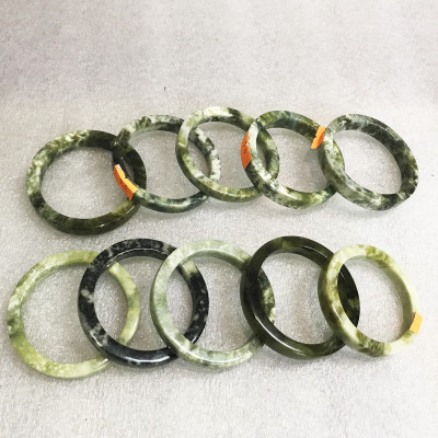 Vòng cẩm thạch vuông nhỏ 1 cm, màu vàng chanh  cho nữ cẩm thạch cho mệnh Thủy và Kim. VONGVUONGNU