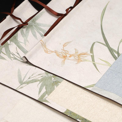 Liễn giấy bồi trục treo in viền hoa, nền kẻ ô chuyên dùng để viết thư pháp