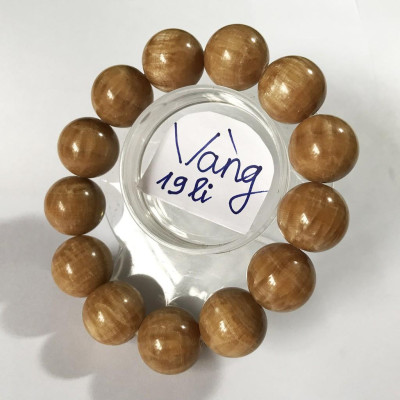 Vòng ngọc màu vàng cho người mệnh Kim và Thổ đường kính hột là 19 cm