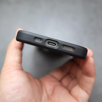 Ốp lưng chống sốc vân carbon fiber cho iPhone 15 Pro Max / 14 Pro Max / 13 Pro Max  hiệu Likgus Defender trang bị viền camera kim loại, cạnh ốp dẻo TPU - Hàng chính hãng