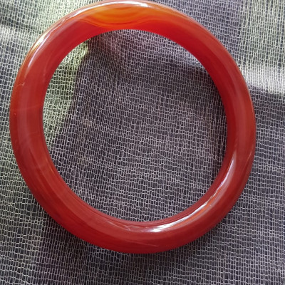 Vòng mã não đỏ Đậm vân ni 61mm x chột to 9,5mm Nữ mệnh hỏa mệnh thổ ạ Nặng 60kg - 70kg đeo đẹp ạ