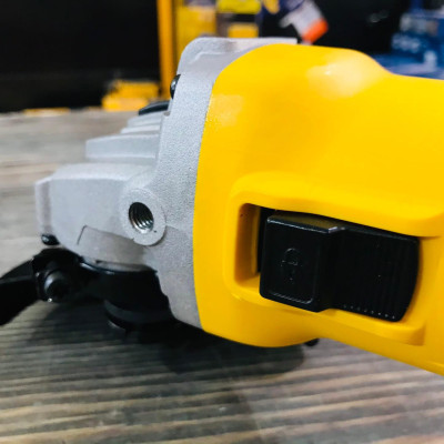 MÁY MÀI CẦM TAY 950W DEWALT DWE4118-B1- HÀNG CHÍNH HÃNG