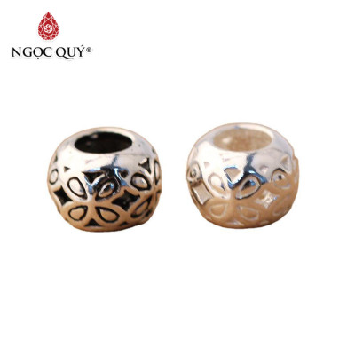 Combo 4 cái charm bạc hình tròn xỏ ngang họa tiết cỏ 4 lá - Ngọc Quý Gemstones