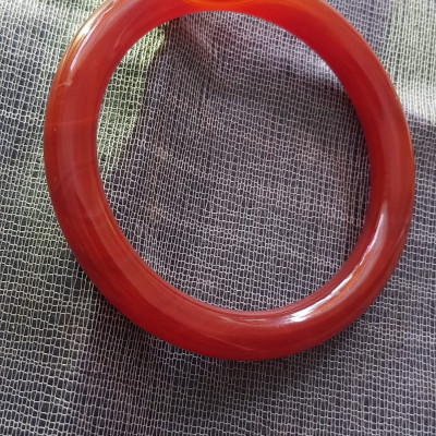 Vòng mã não đỏ Đậm vân ni 61mm x chột to 9,5mm Nữ mệnh hỏa mệnh thổ ạ Nặng 60kg - 70kg đeo đẹp ạ