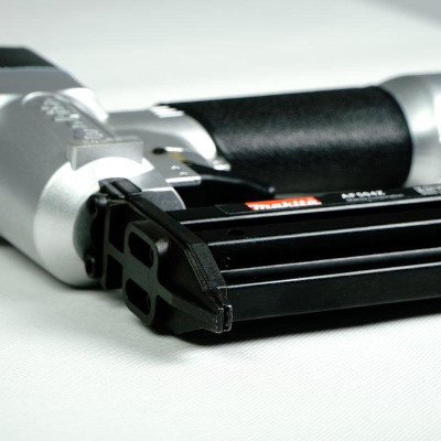 MÁY BẮN GHIM HƠI 22MM MAKITA AT422AZ- HÀNG CHÍNH HÃNG