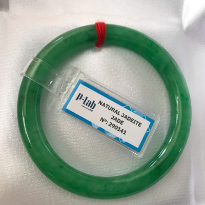 Vòng Tay Nữ Đá Ngọc Cẩm Thạch Tự Nhiên Lý R Ni 50mm Chột 8mm Vòng kiểm định P Lab No 290141 Màu Xanh lý đậm đều bóng đẹp nữ 50kg - 54kg ạ