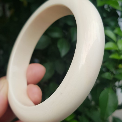 Vòng Tay Nam Bản hẹ Màu Trắng vân đẹp Ni 67mm x cao 16mm x dầy 11mm Nam tay tròn to nặng 78kg - 88kg đeo ạ