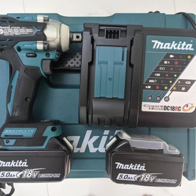 MÁY VẶN BULONG DÙNG PIN 18V 330 NM MAKITA DTW300RTJ (01 ĐẾ SẠC NHANH 02 PIN 18V 5.0AH) - HÀNG CHÍNH HÃNG