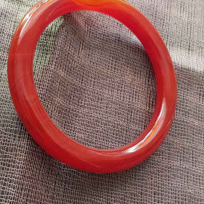 Vòng mã não đỏ Đậm vân ni 61mm x chột to 9,5mm Nữ mệnh hỏa mệnh thổ ạ Nặng 60kg - 70kg đeo đẹp ạ