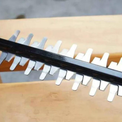 MÁY CẮT HÀNG RÀO DÙNG PIN 20V (1 PIN VÀ 1 SẠC NHANH) TOTAL THTLI20461 - HÀNG CHÍNH HÃNG