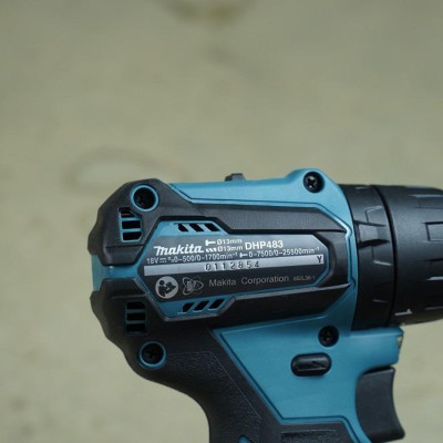 MÁY VẶN VÍT DÙNG PIN 18V (01 SẠC NHANH ,02 PIN 18V/ 3.0AH) MAKITA DHP483RFE- HÀNG CHÍNH HÃNG