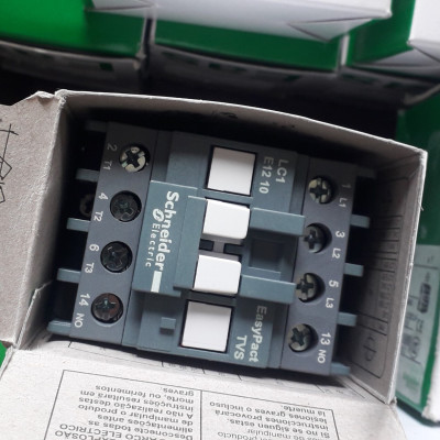 Công tắc Contactor 32A coil 220VAC Schneider LC1E3210M5 / M7