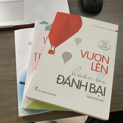 Combo 3 Khi Bạn Đang Mơ Thì Người Khác Đang Nỗ Lực + Mỗi Lần Vấp Ngã Là Một Lần Trưởng Thành +Vươn Lên Hoặc Bị Đánh Bại