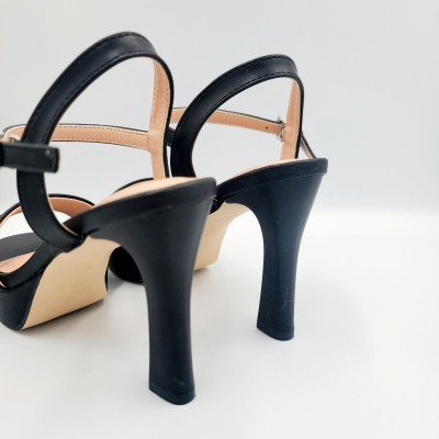 Giày sandal nữ cao gót 9 phân hàng hiệu rosata đẹp màu đen da mềm ro599