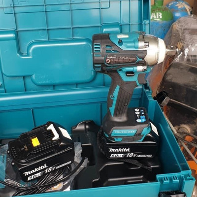 MÁY VẶN BULONG DÙNG PIN 18V 330 NM MAKITA DTW300RTJ (01 ĐẾ SẠC NHANH 02 PIN 18V 5.0AH) - HÀNG CHÍNH HÃNG