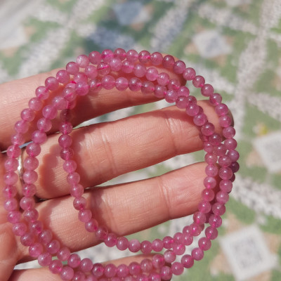 Vòng Tay Phong Thủy Đá Tourmaline hồng hồng xinh đẹp nhẹ nhàng quyến rũ Size vòng 4mm đeo kiểu quấn tay 3 vòng rất xinh xắn Chuẩn hợp nữ mệnh Hỏa và mệnh Thổ ạ