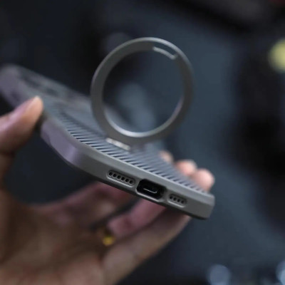 Ốp lưng cho iPhone 14 Pro Max, iPhone 13 Pro Max, iPhone 12 Pro Max  hiệu Likgus Fiber hỗ trợ sạc không dây, kèm kệ chống lưng, vân carbon chống trơn trượt, chống sốc cao cấp - Hàng chính hãng.