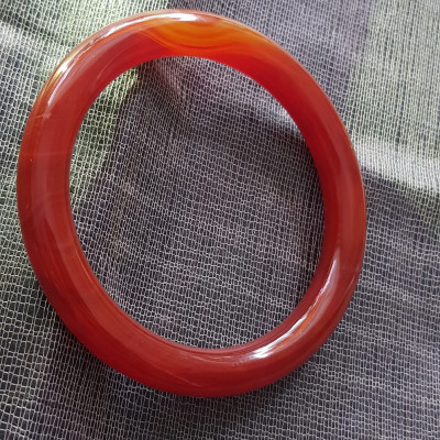 Vòng mã não đỏ Đậm vân ni 61mm x chột to 9,5mm Nữ mệnh hỏa mệnh thổ ạ Nặng 60kg - 70kg đeo đẹp ạ