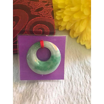 Mặt Dây Chuyền ĐỒNG ĐIẾU KIỂU TRÒN GIỮA TO ĐÁ Cẩm Thạch Tự Nhiên  Size 29mm x Dầy 7mm x Đk tròn bên trong 12mm  MÀU XANH NGỌC CẨM THẠCH LÊN XANH LÁ ĐẬM ĐẸP Nữ làm mặt Dây Chuyền KIỂU Đeo Đẹp ạ