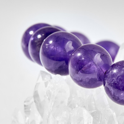 Vòng tay thạch anh tím charm hoa văn Ngọc Quý Gemstones