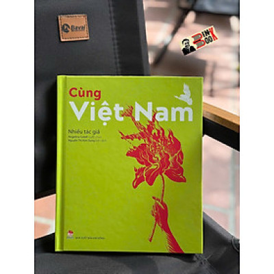 (Bìa cứng in màu) CÙNG VIỆT NAM – Nhiều tác giả – Nguyễn Thị Kim Dung dịch – NXB Kim Đồng