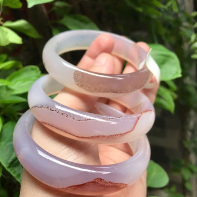 Vòng Mã Não Chu Sa Bản Hẹ Vân Ni 58mm Cao 15mm Dầy 7mm Màu Trắng Bóng Vân Nâu đẹp xinh xắn Nữ 55kg - 63kg đeo ạ