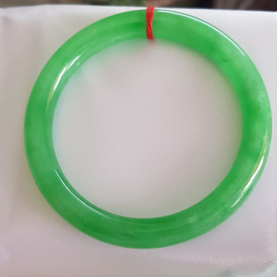 Vòng tay nữ đá cẩm thạch Lý Trong A 55mm x cọng 8mm Màu Xanh lá tươi sáng bóng đều cả vòng rất đẹp Nữ 54kg - 63kg đeo mệnh Mộc mệnh Hỏa mệnh Thủy ạ