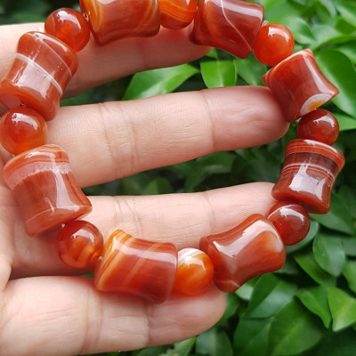 Vòng tay đá mã não đỏ kiểu Vòng kiểu hạt to thống 14mm với hạt tròn 10mm Anh Chị mệnh hỏa mệnh thổ đeo xinh đẹp tay ạ