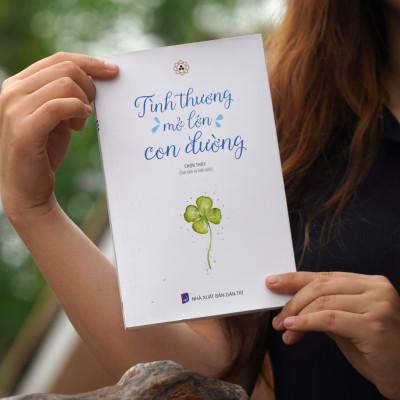 Sách - Tình thương mở lớn con đường