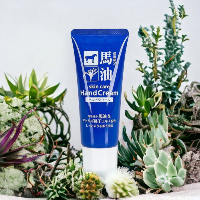 Kem Dưỡng Ẩm Da Tay Chiết Xuất Dầu Ngựa Và Ý Dĩ Hatomugi Hand Cream (Tuýp 60 G)
