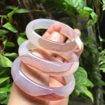 Vòng Mã Não Chu Sa Bản Hẹ Vân Ni 58mm Cao 15mm Dầy 7mm Màu Trắng Bóng Vân Nâu đẹp xinh xắn Nữ 55kg - 63kg đeo ạ