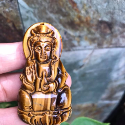 Mặt Dây Chuyền Phật QUAN ÂM size Lớn Cao 58mm x Ngang 30mm x Sâu 11mm Chất Liệu 100% Đá Mắt Hổ Vàng Nâu Tự Nhiên Nam mệnh Kim Thổ Thủy